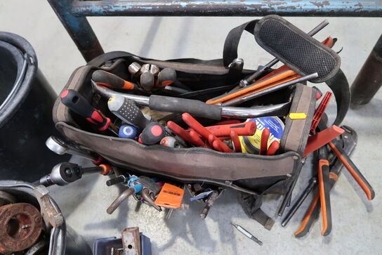 Værktøjstaske med div. Værktøj m.m.