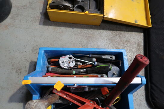 Kasse med div. Værktøj