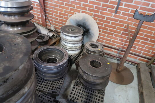 Paller med div. Værktøj til profilvalsemaskiner