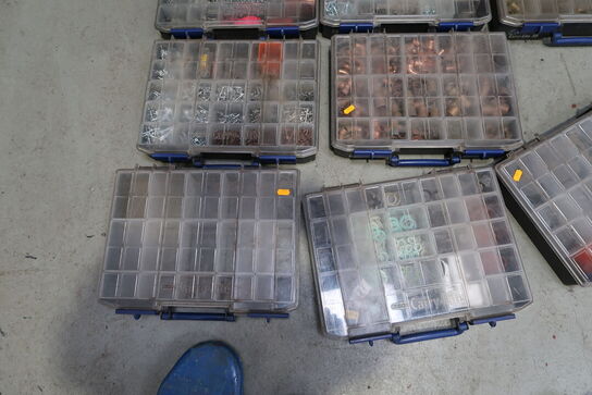 11 stk. sortimentskasser med indhold