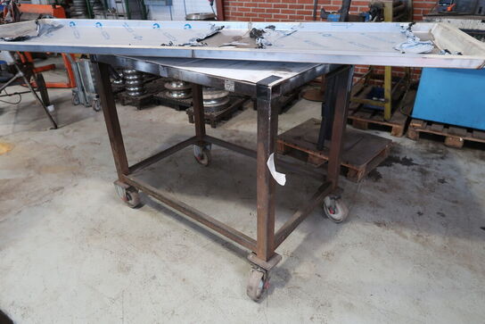 Arbejdsbord på hjul