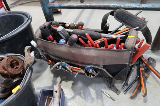 Værktøjstaske med div. Værktøj m.m.