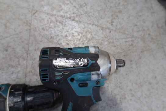 2 stk. akku håndværktøj MAKITA DDF485, DTW300 med 2 stk. batterier