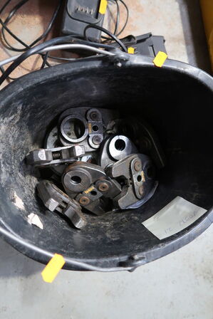 Spand med div. Pressekæber