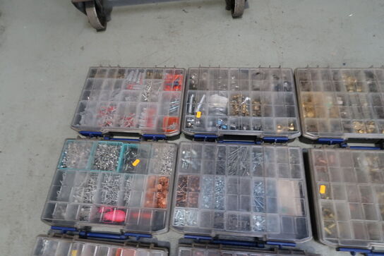 11 stk. sortimentskasser med indhold