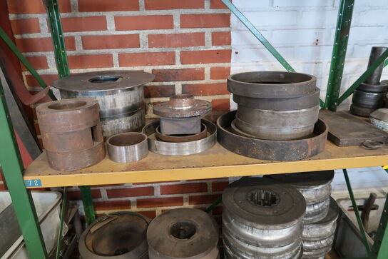 2 fag lagerreoler med div. Værktøj