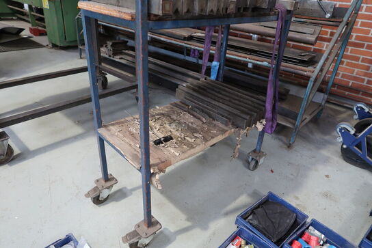 Opbevaringsvogn med indhold