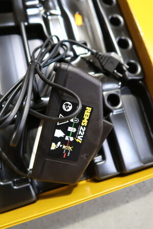 2 stk. ladere samt batteri REMS