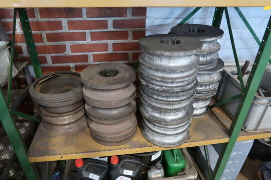 2 fag lagerreoler med div. Værktøj