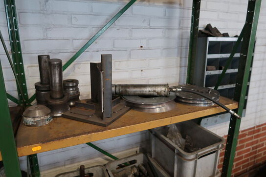 2 fag lagerreoler med div. Værktøj