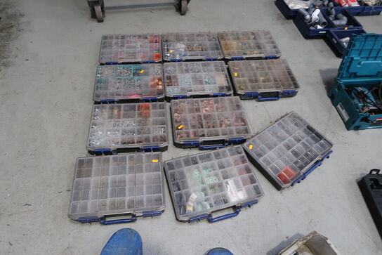 11 stk. sortimentskasser med indhold