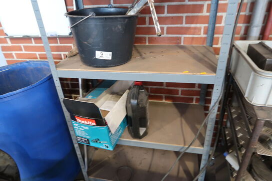 Lagerreol med div. Værktøj (defekt)