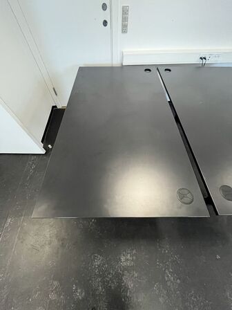 Fire hæve/sænkeborde. 