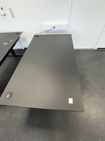 Ni hæve/sænkeborde, assorterede