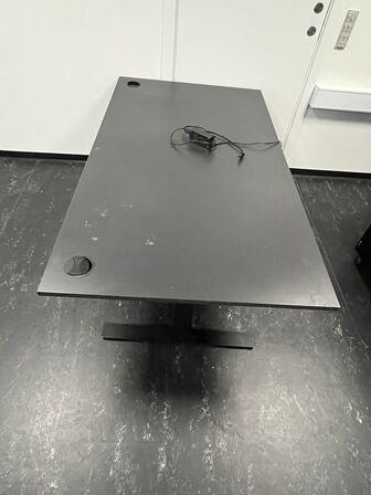 Otte hæve/sænkeborde, assorterede