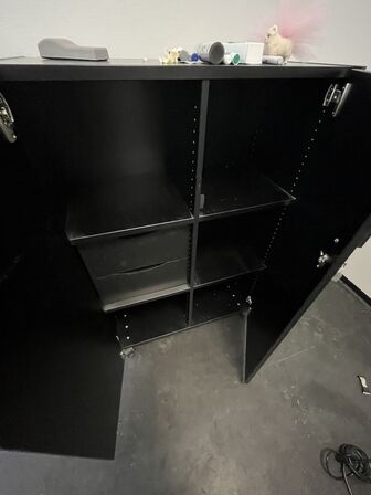 Fire kontorskabe, EFG. 