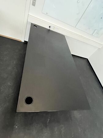 Fem hæve/sænkeborde, assorterede