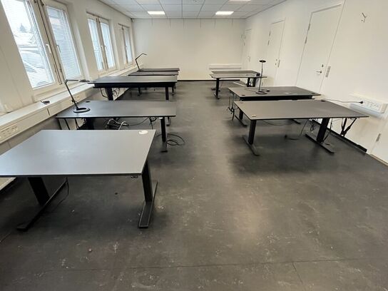 Ni hæve/sænkeborde, assorterede