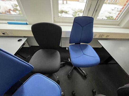 Fire kontorstole, assorterede