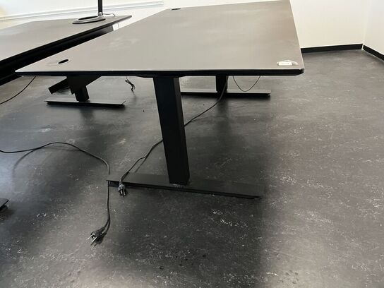 Fire hæve/sænkeborde. 