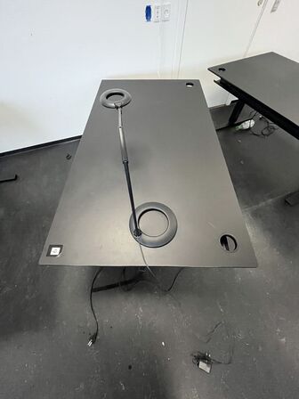 Fem hæve/sænkeborde, assorterede