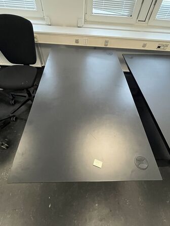 Fire hæve/sænkeborde. 