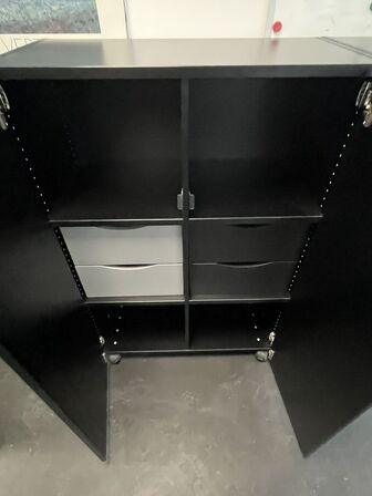 Seks kontorskabe, EFG. 