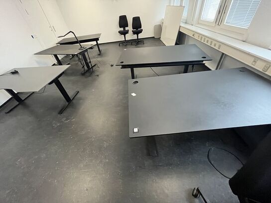 Fem hæve/sænkeborde, assorterede