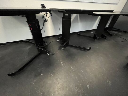 Fire hæve/sænkeborde. 