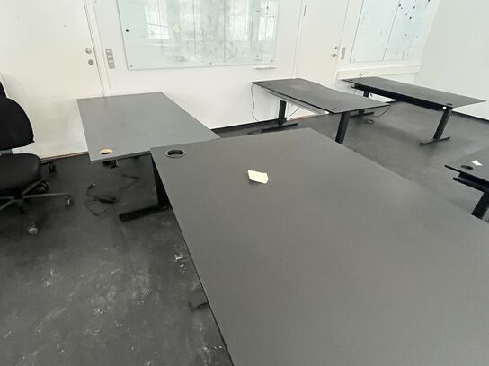 Fem hæve/sænkeborde, assorterede