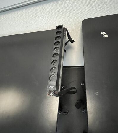 Fire hæve/sænkeborde. 