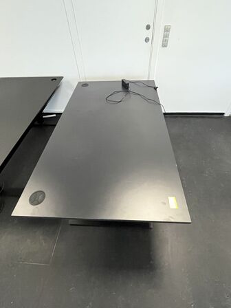 Ni hæve/sænkeborde, assorterede