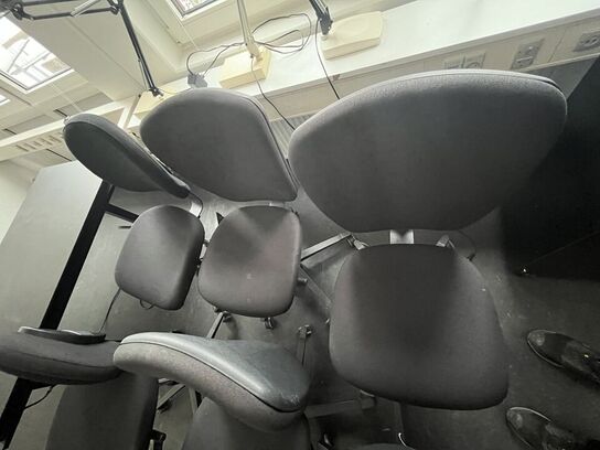 Syv kontorstole, assorterede