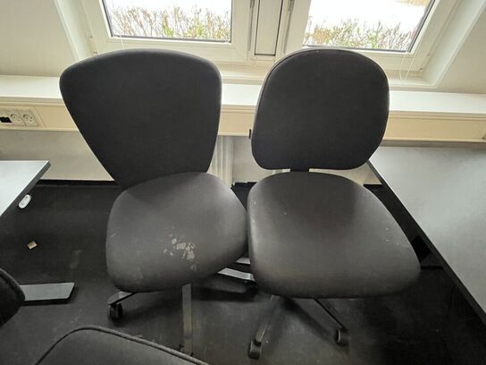 Fire kontorstole, assorterede