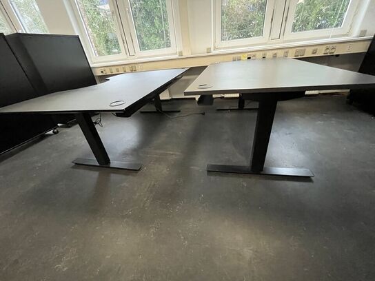 Syv hæve/sænkeborde, assorterede. 