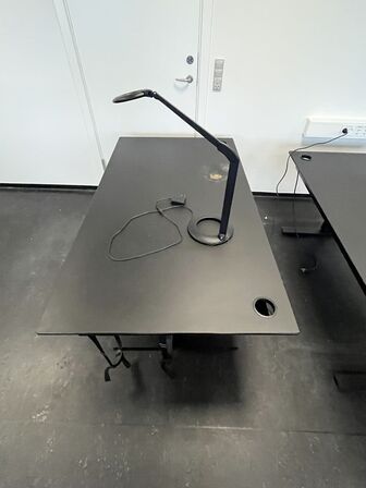 Ni hæve/sænkeborde, assorterede