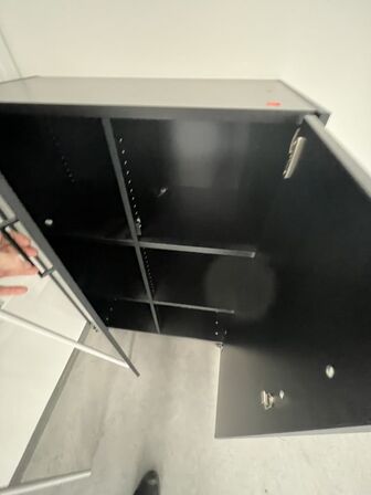 Skab, whiteboard og flipover