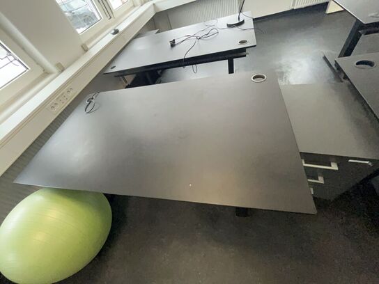 Fem hæve/sænkeborde, assorterede