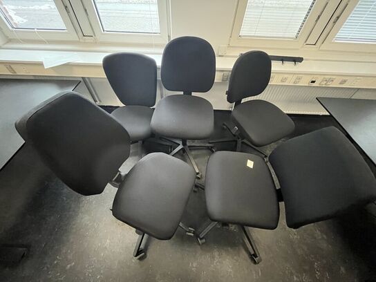 Fem kontorstole, assorterede