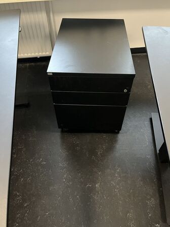 Fire hæve/sænkeborde. 