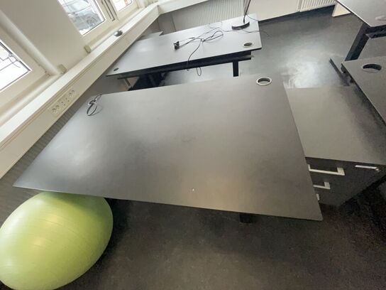 Fem hæve/sænkeborde, assorterede