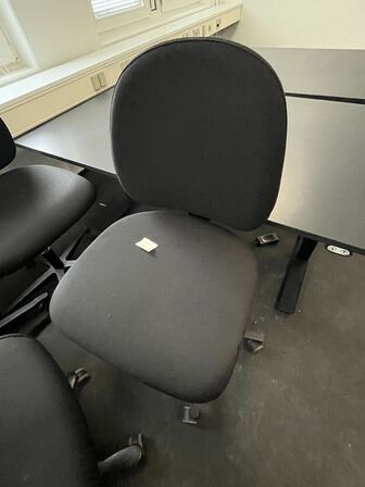 Fire kontorstole, assorterede