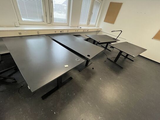 Fire hæve/sænkeborde. 