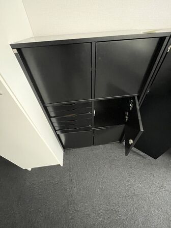 To kontorskabe, forskellige modeller.