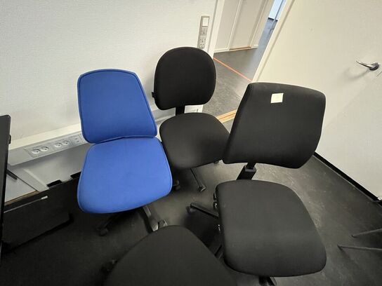 Tre stole og skammel