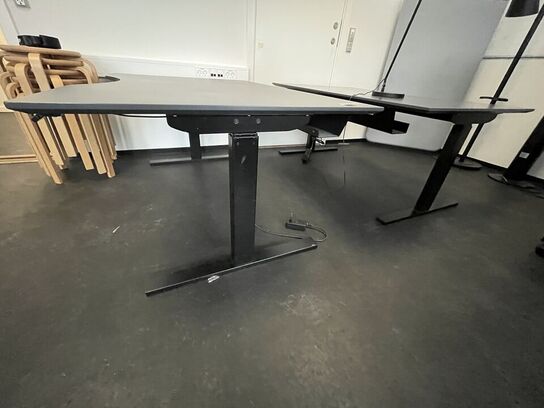 Tre hæve/sænkeborde. 