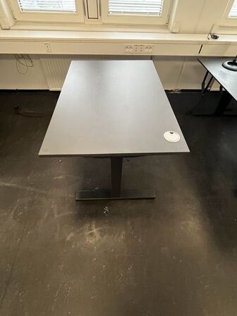 Ni hæve/sænkeborde, assorterede