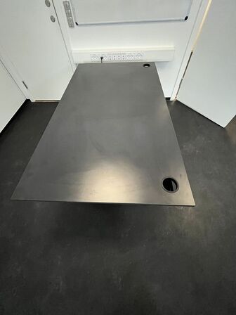 Tre hæve/sænkeborde. 