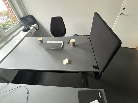 Tre hæve/sænkeborde. 