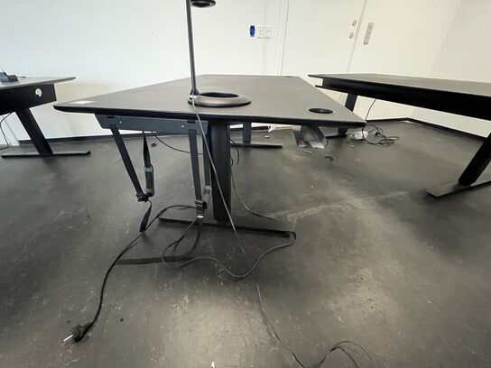 Fem hæve/sænkeborde, assorterede